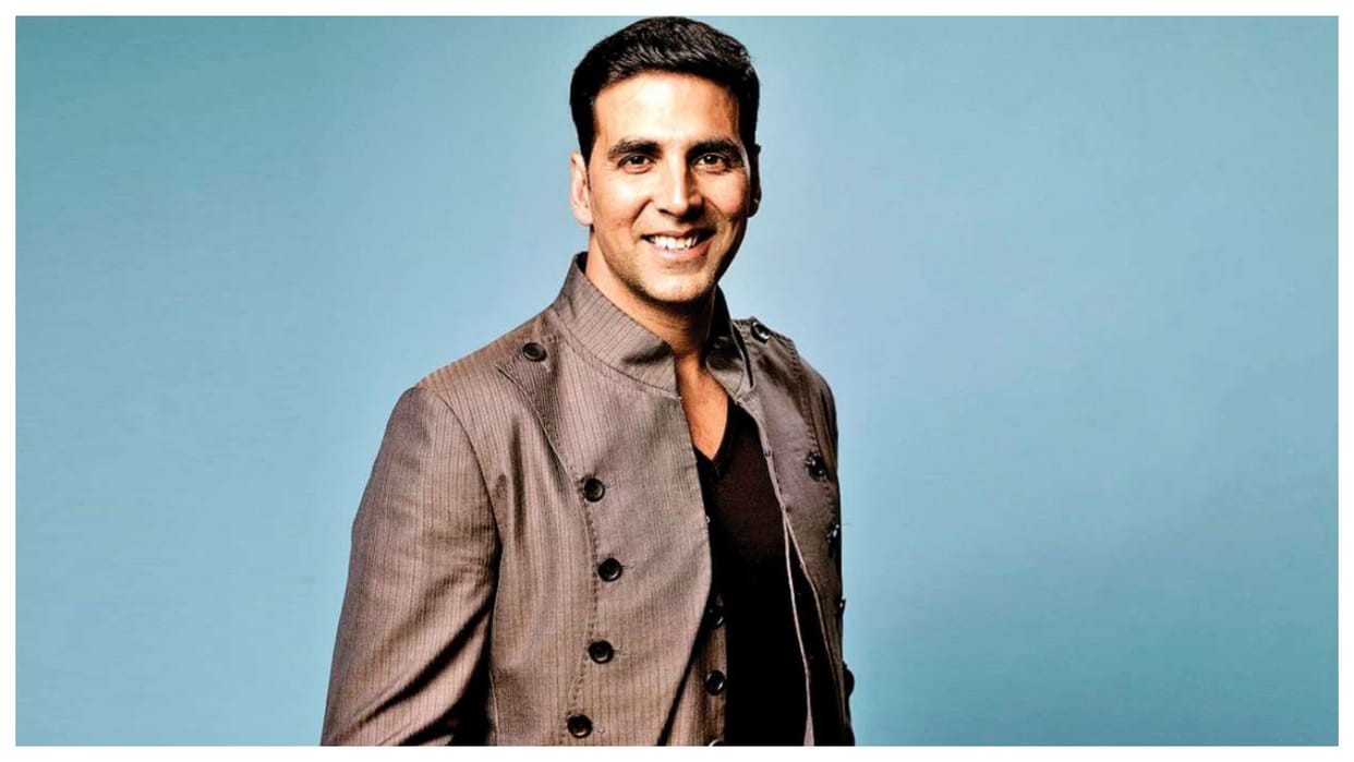 Akshay Kumar film Vedat Marathe Veer Daudle Saat film shooting accident 19 year boy fell from 100 feet fort