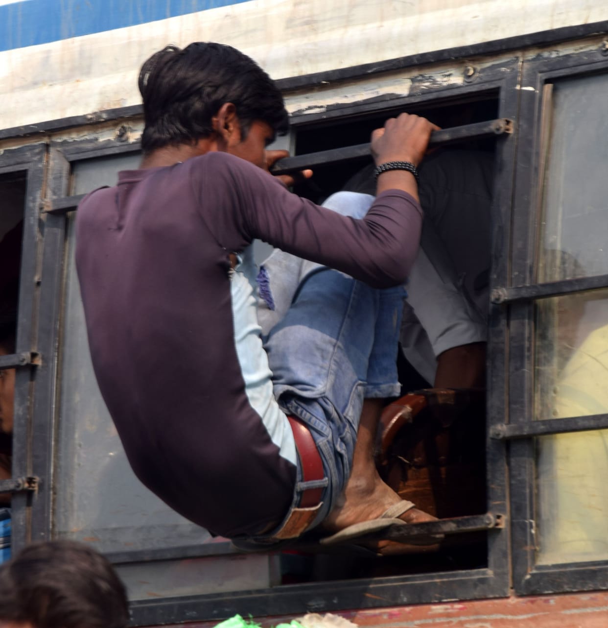 Aligarh: Buses were small in front of the crowd, seats were not found in trains