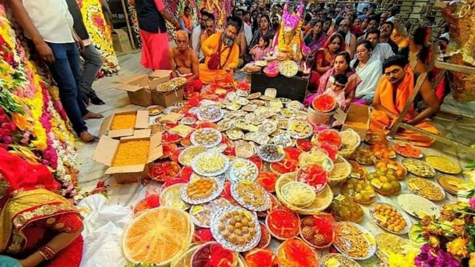 Diwali 2022 Diwali celebrated first in the country in Mahakal temple 56 Bhog offered to Baba