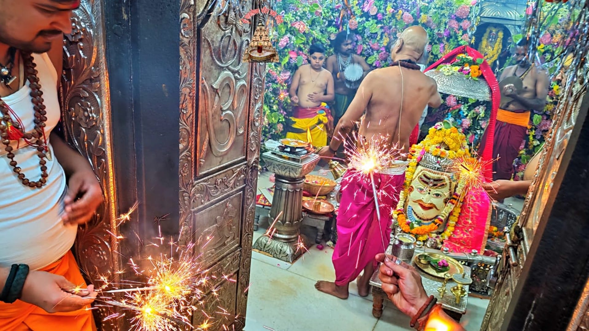 Diwali 2022 Diwali celebrated first in the country in Mahakal temple 56 Bhog offered to Baba