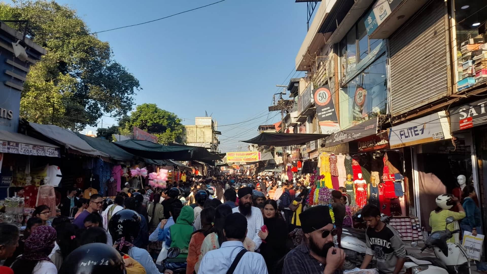Diwali celebration 2022 uttarakhand Dehradun Chhoti Diwali market remained buzzing on Dhanteras
