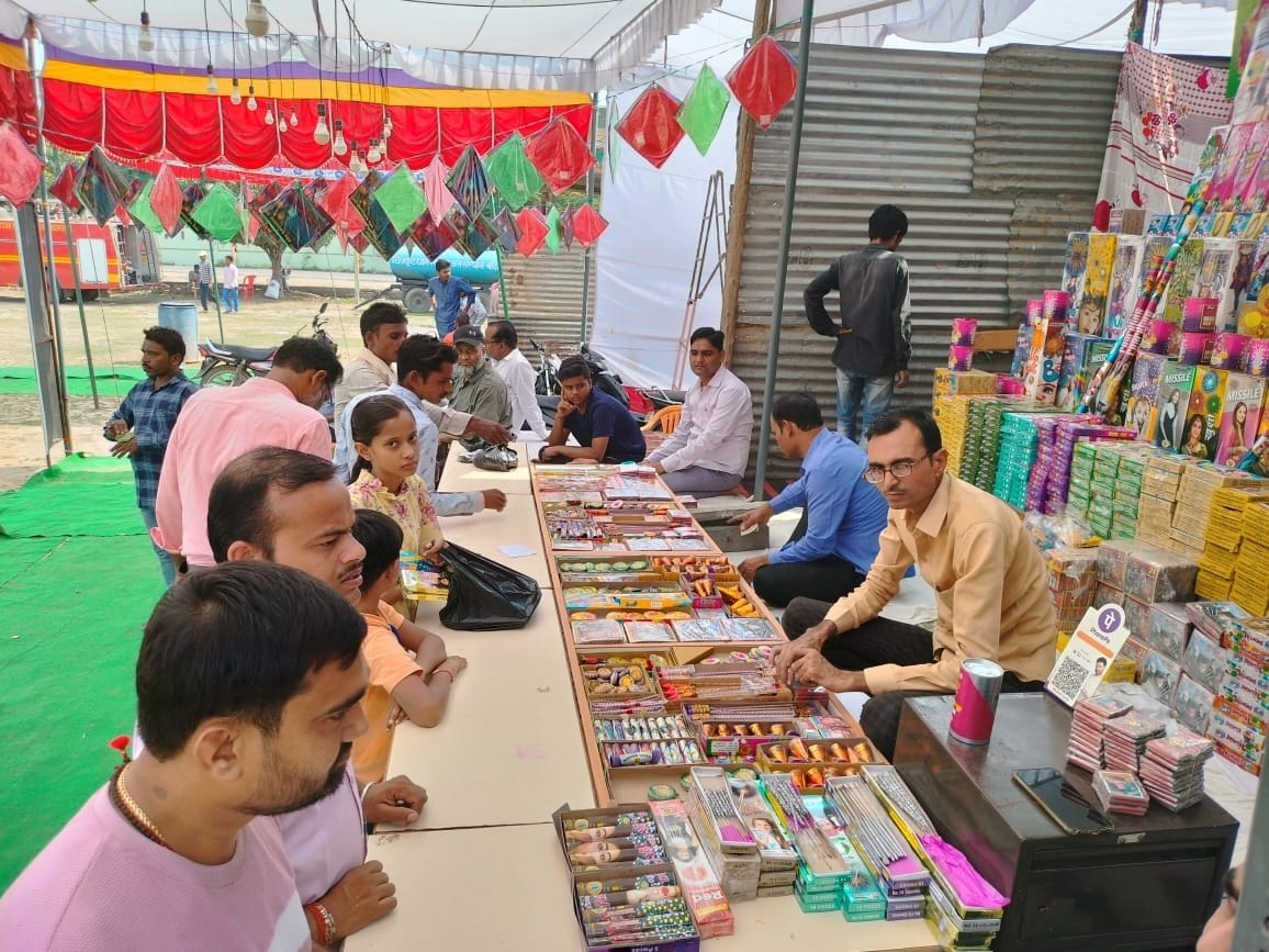 Diwali will be celebrated with green firecrackers, the market will be decorated