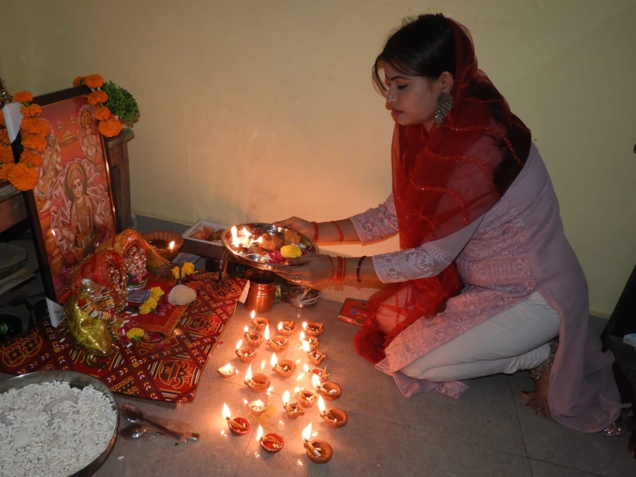 Worshiping Ganesh-Lakshmi sought happiness and prosperity