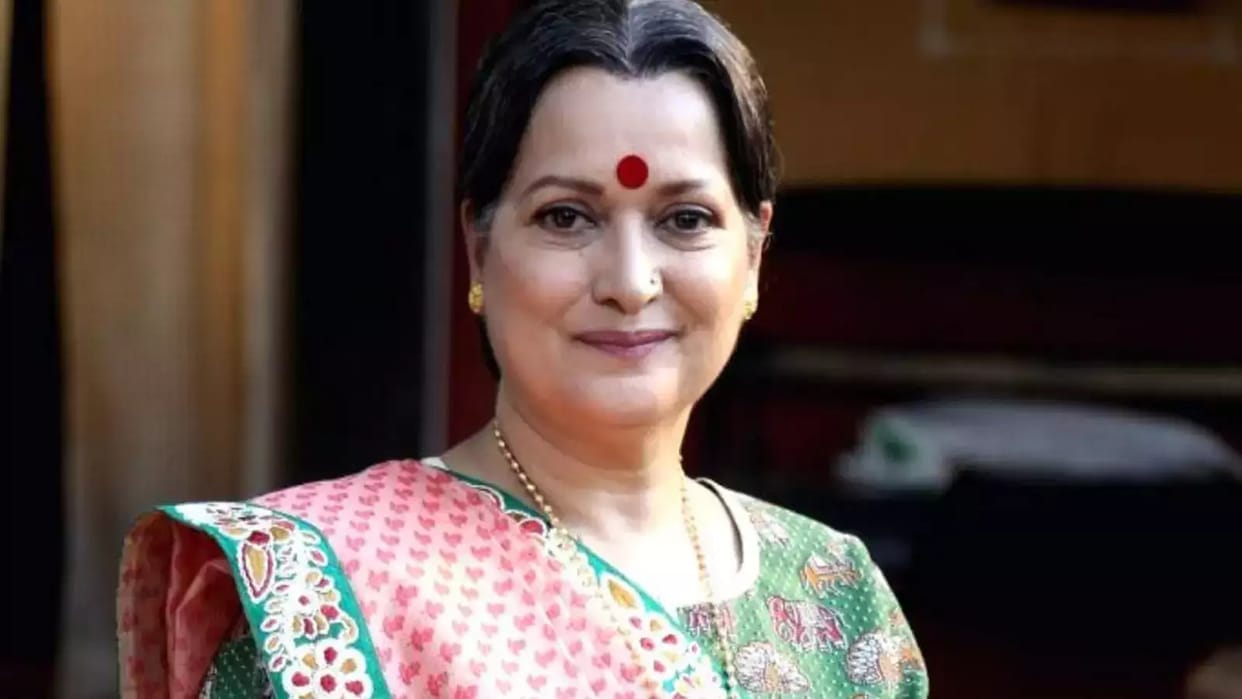 Himani Shivpuri Big statement glamor and money are seen in cinema but the reality is different