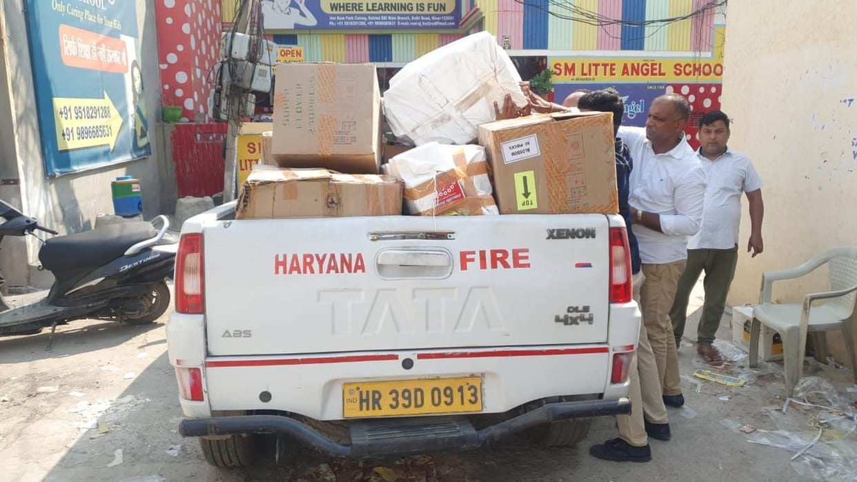 Person arrested with 2 quintal 15 kg 500 grams of firecrackers