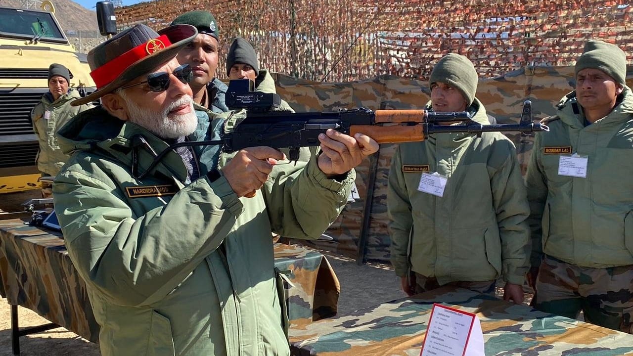 pm modi visit kargil on diwali 2022 photos addressed soldiers news in hindi
