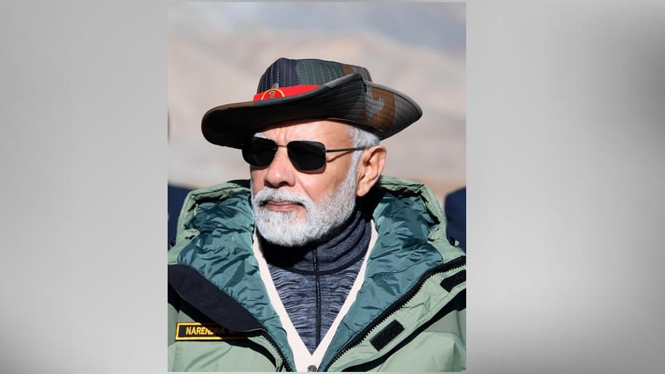 pm modi visit kargil on diwali 2022 photos addressed soldiers news in hindi