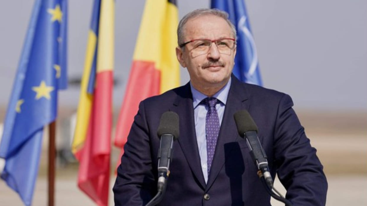 Romanias Defense Minister resigns citing difficulties in working with the President