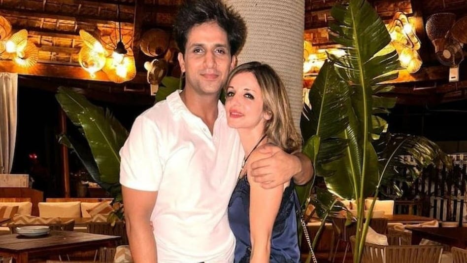 Diwali 2022: Sussanne Khan and Arslan Goni get brutally trolled for kissing each other in front of camera