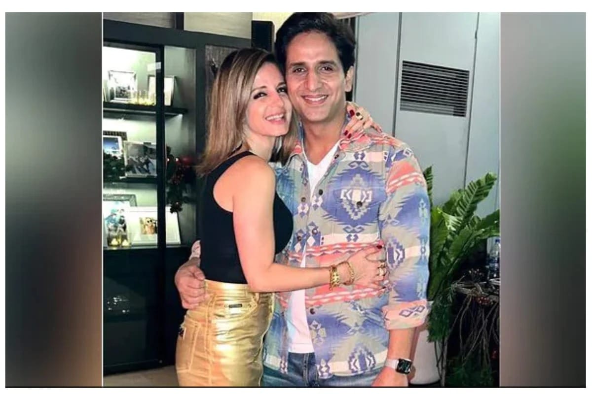 Diwali 2022: Sussanne Khan and Arslan Goni get brutally trolled for kissing each other in front of camera