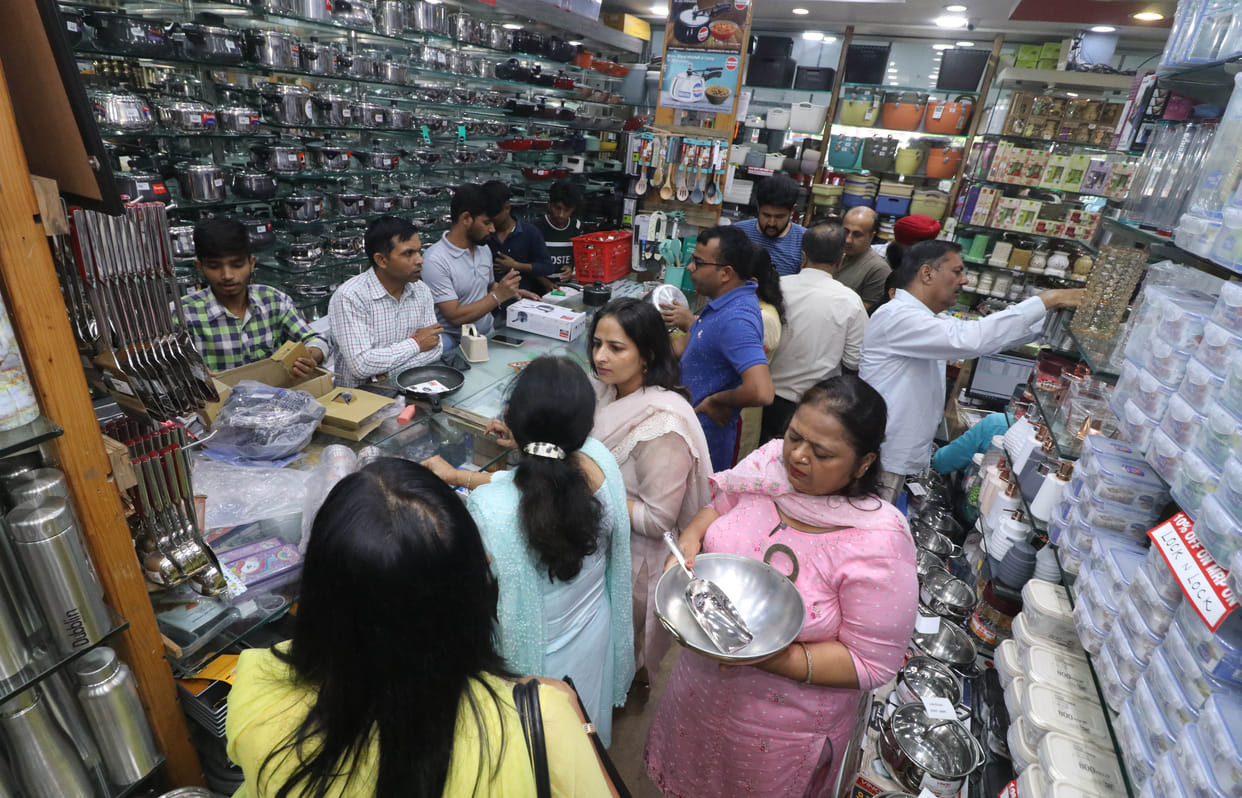 Dhanteras: 500 cars delivered, gold and silver sold a lot... a business of 350 crores