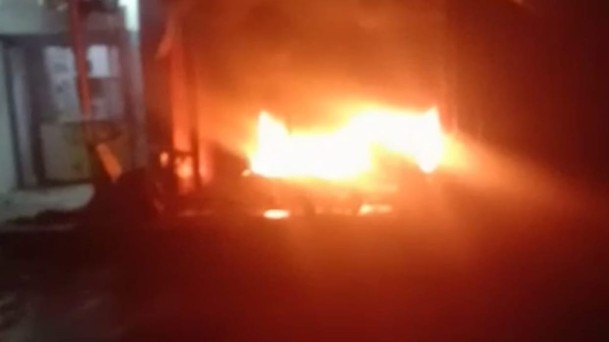 clothes shop massive fire in deoria news