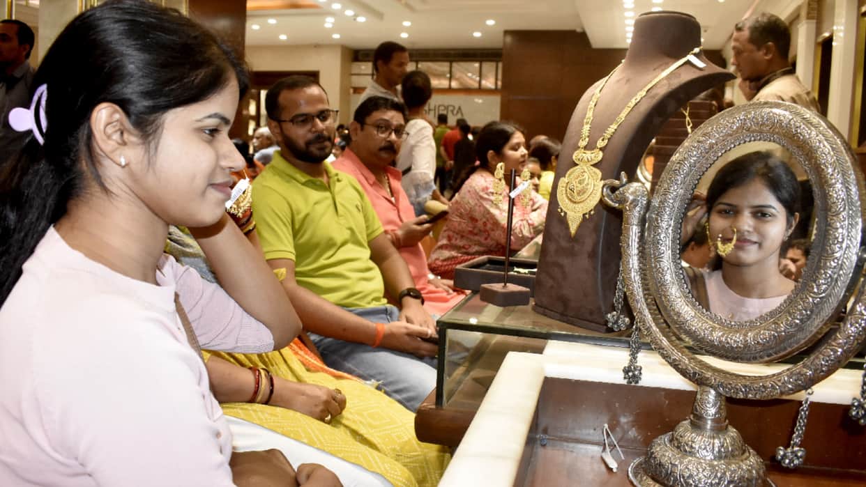 Dhanteras 2022 market swings on second day in auspicious time