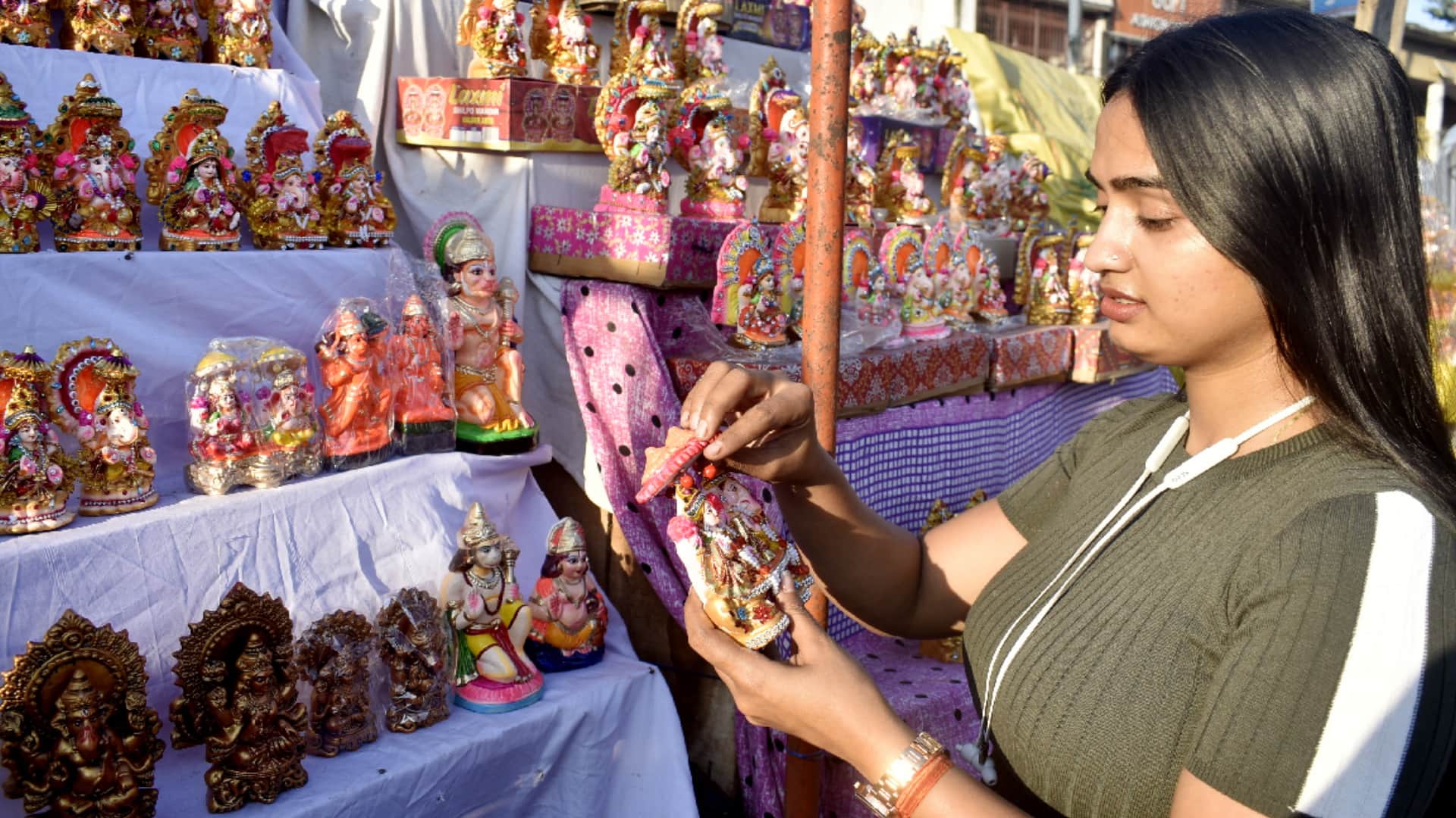 Dhanteras 2022 market swings on second day in auspicious time