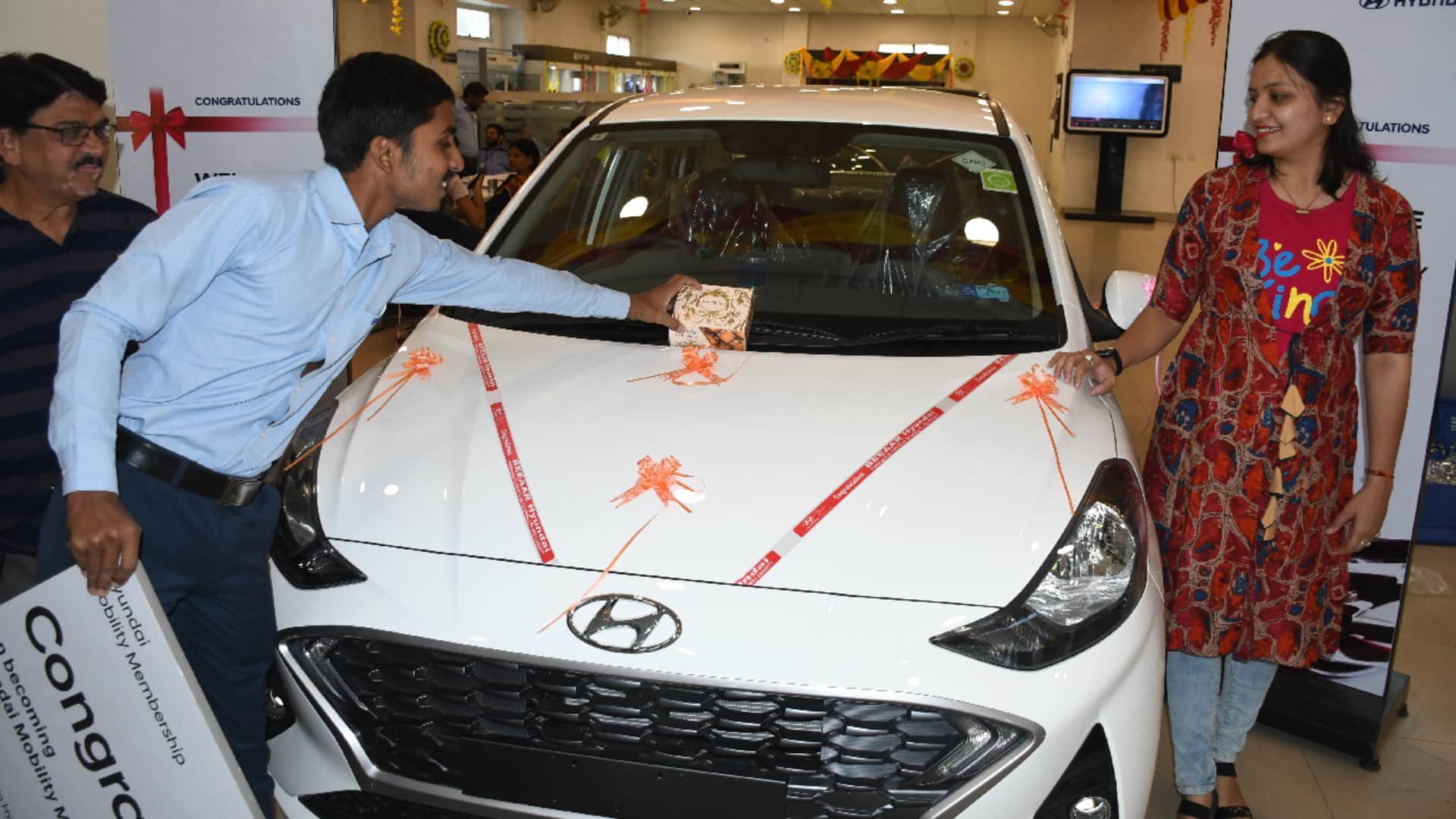 Dhanteras 2022 market swings on second day in auspicious time