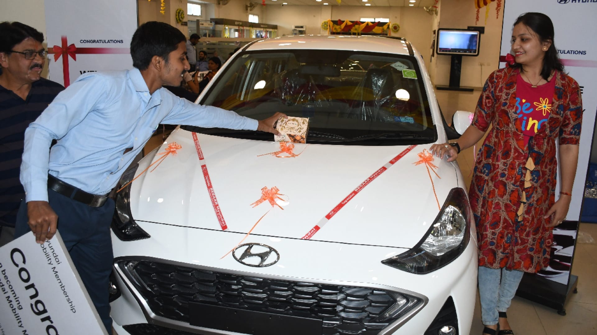 Dhanteras 2022 market swings on second day in auspicious time