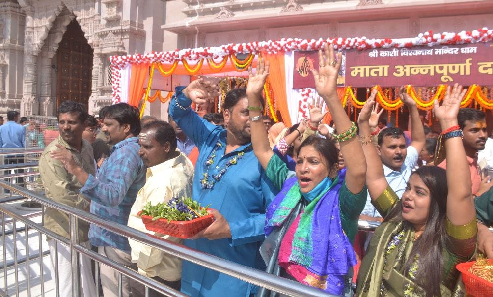 Kashi Vishwanath Dham Five and half lakh devotees visited Maa Annapurna in 45 hours this dhanteras