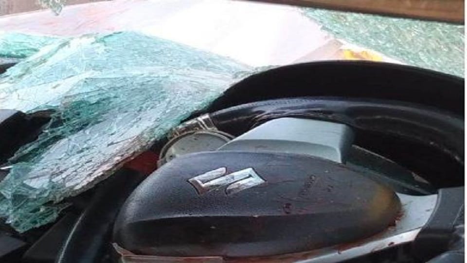 Car rams into truck parked on water works flyover in Agra diwali night