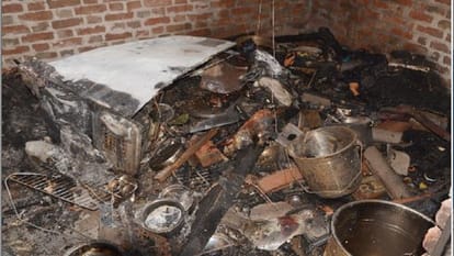 Fire at three places in Firozabad due to Diwali fireworks