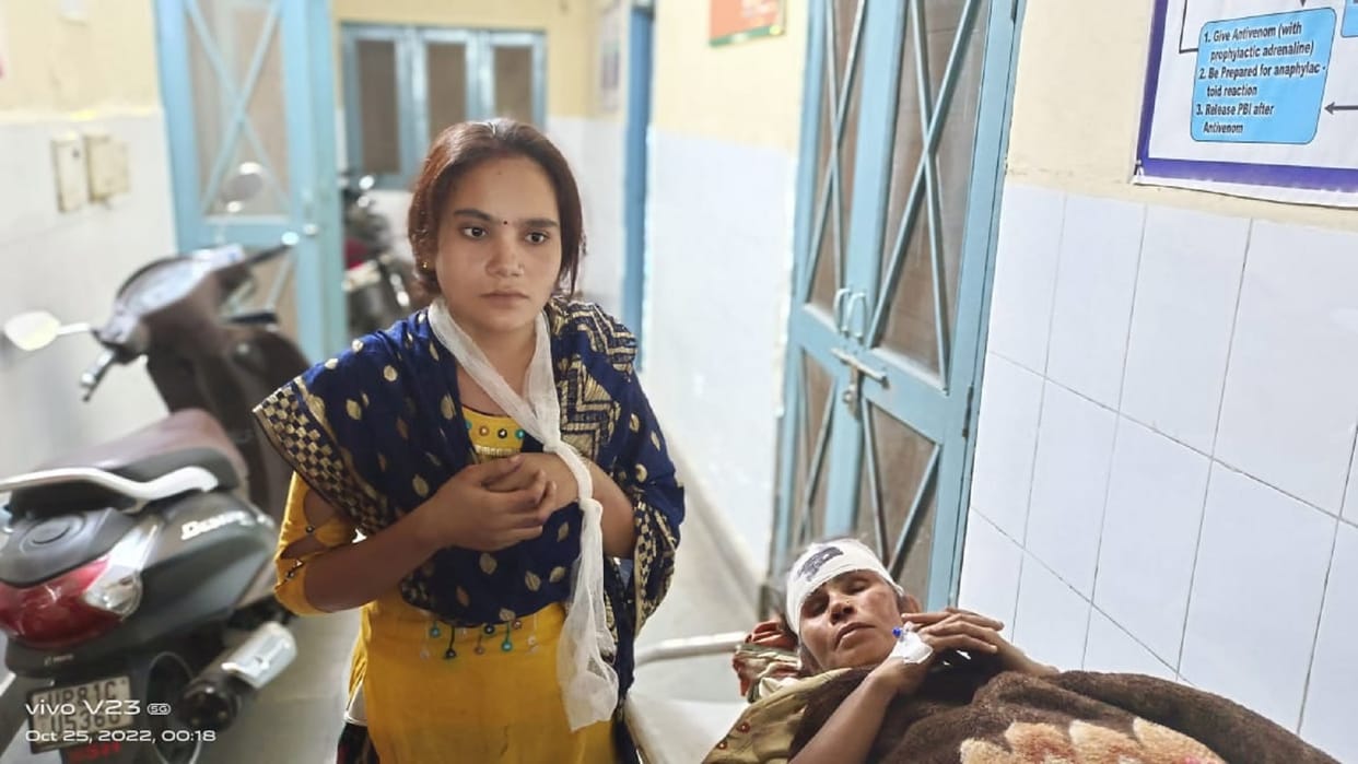 clash between two sides over bursting of crackers on Diwali night in Aligarh