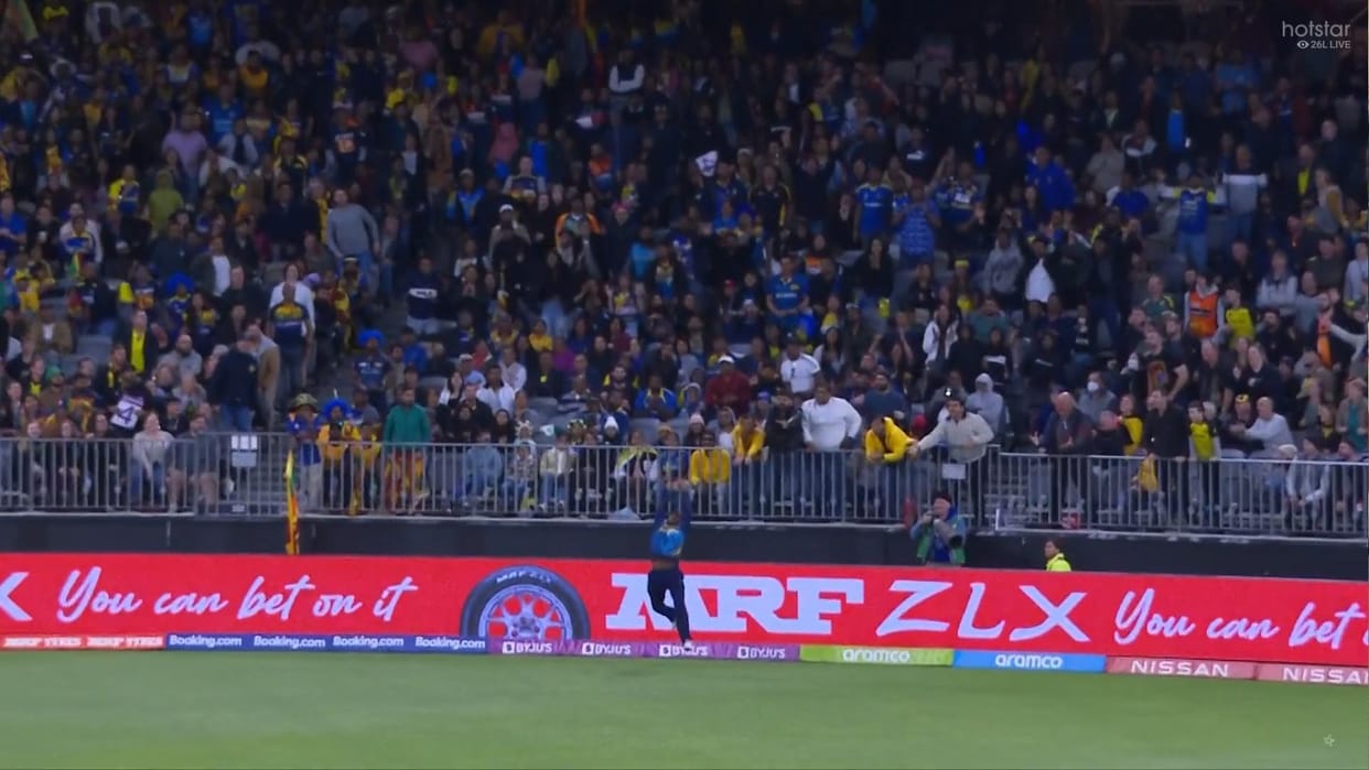 Ashen Bandara brilliant catch of glenn maxwell in AUS vs SL T20 WC Match