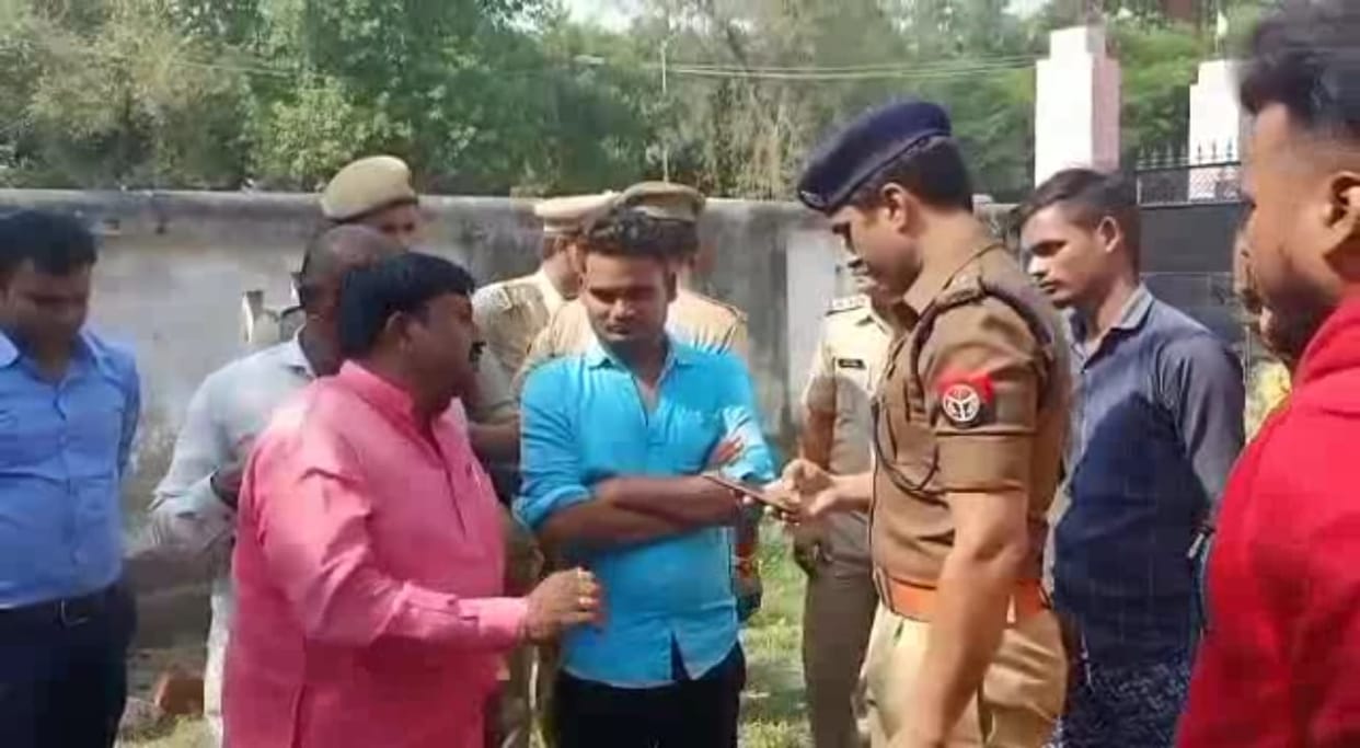 youth killed Bloody clash between two sides over bursting of firecrackers in bhadohi
