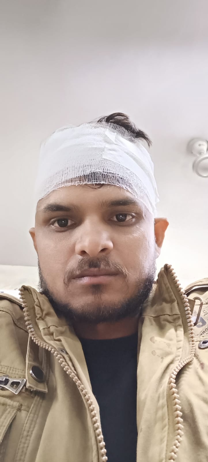 bhopal doctor broke a young man's head while treating his mother in bhopa