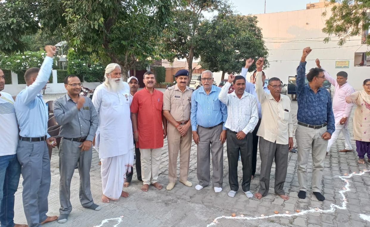 Salute the martyrs by lighting the lamp