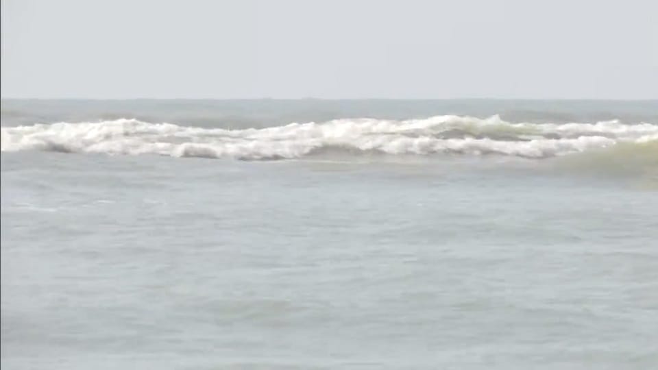 Cyclone Sitrang Live IMD Heavy Rain Alert In Bengal, Odisha, Meghalaya, Tripura 7 People Died in Bangladesh