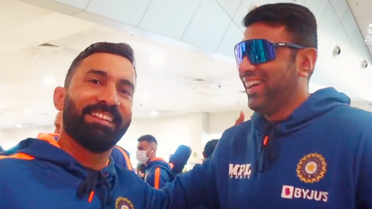 T20 WC 2022: Team India reached Sydney, Dinesh Karthik says Ashwin thank you, gets funny answer; Video