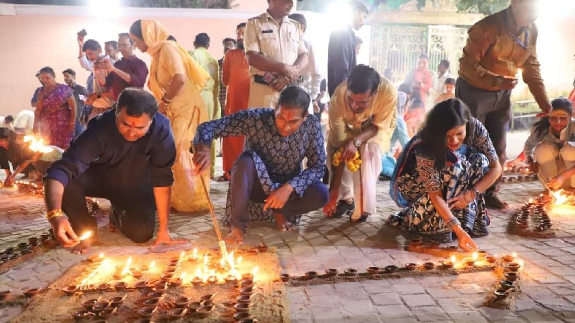 Shri Mahakal Lok Ujjain One lakh 11 thousand diyas lit up Mahakal Lok on Diwali see the beauty in pictures