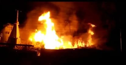 Fire in Bhopal Fire breaks out in readymade clothes shop goods worth lakhs burnt to ashes