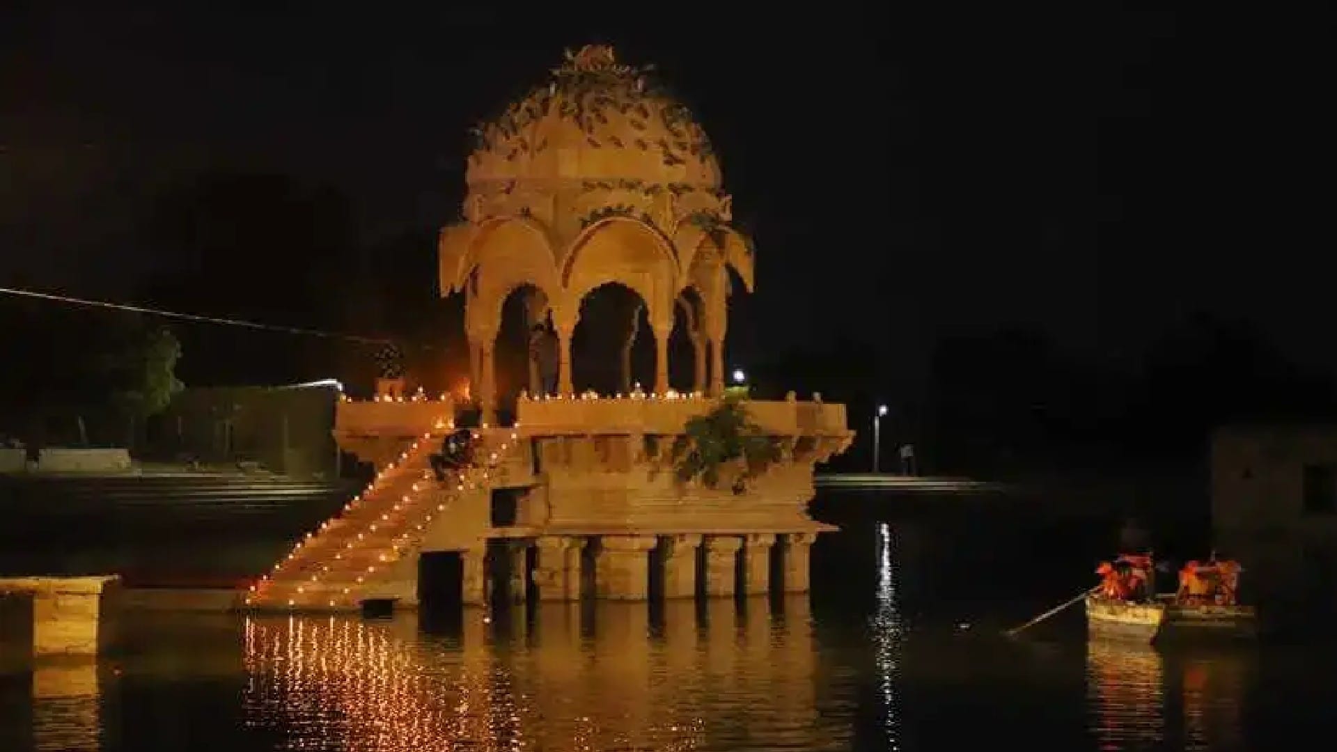 Jaisalmer Collector Tina Dabi celebrated Diwali on Gadisar Lake