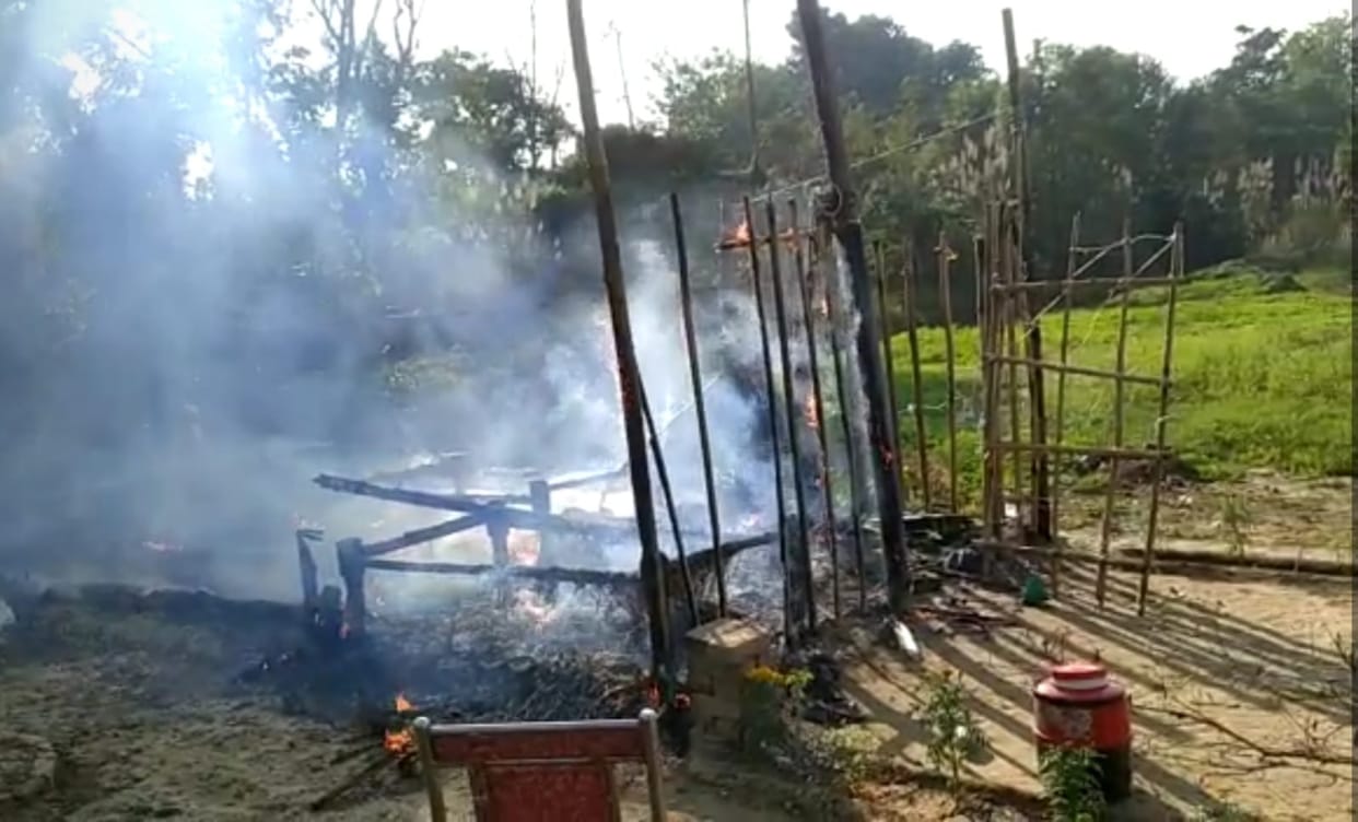Fire in the hut of sugarcane purchase center, the watchman scorched