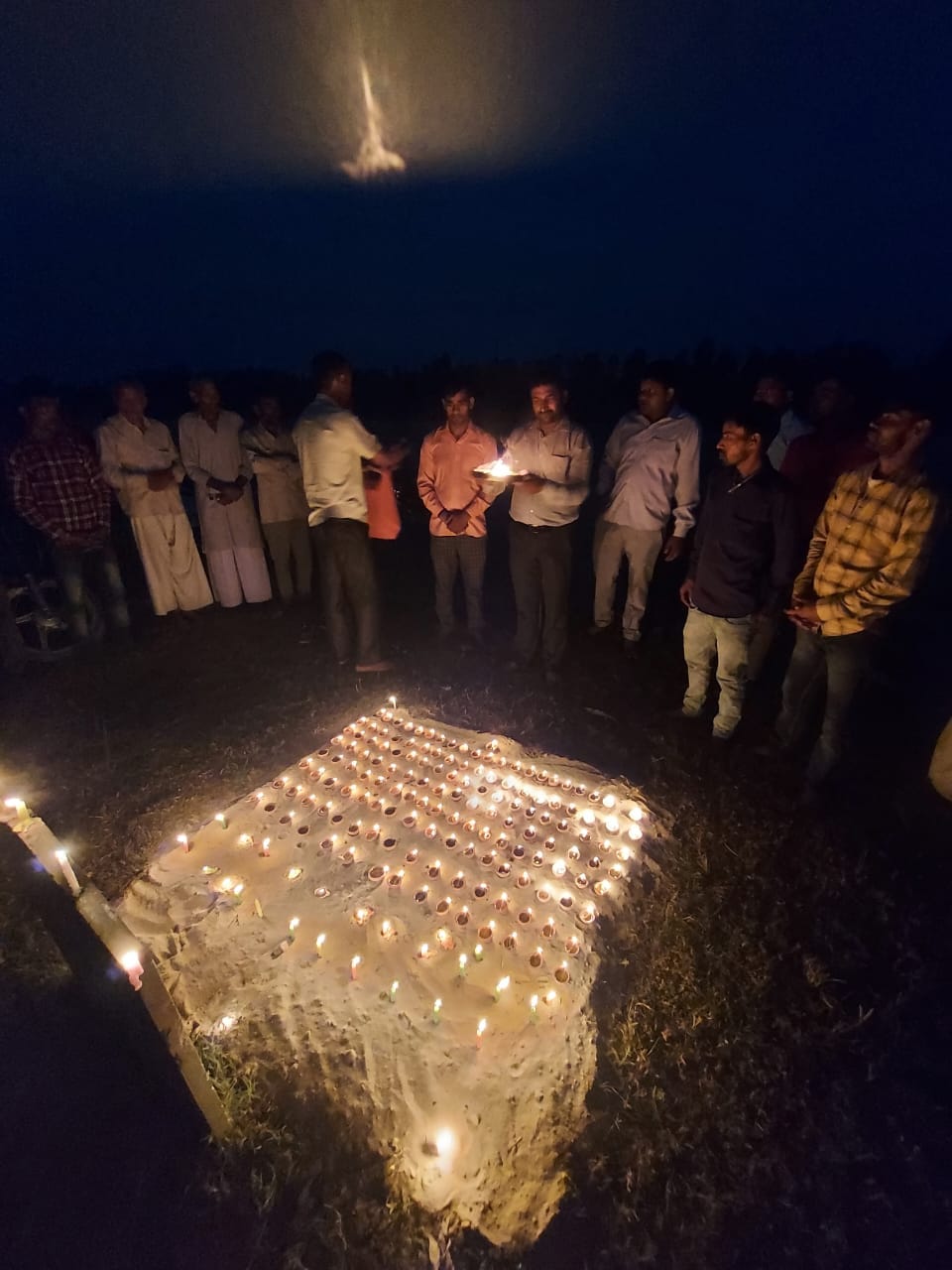 Cleanliness pledge was taken by lighting 251 lamps on the banks of Hindon