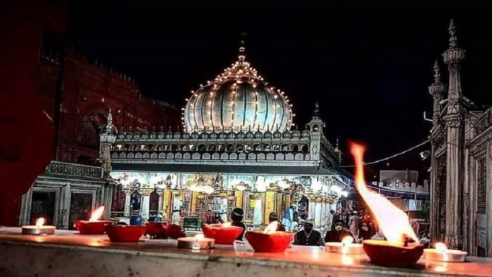 diwali celebration at hazrat nizamuddin auliya with lit diyas