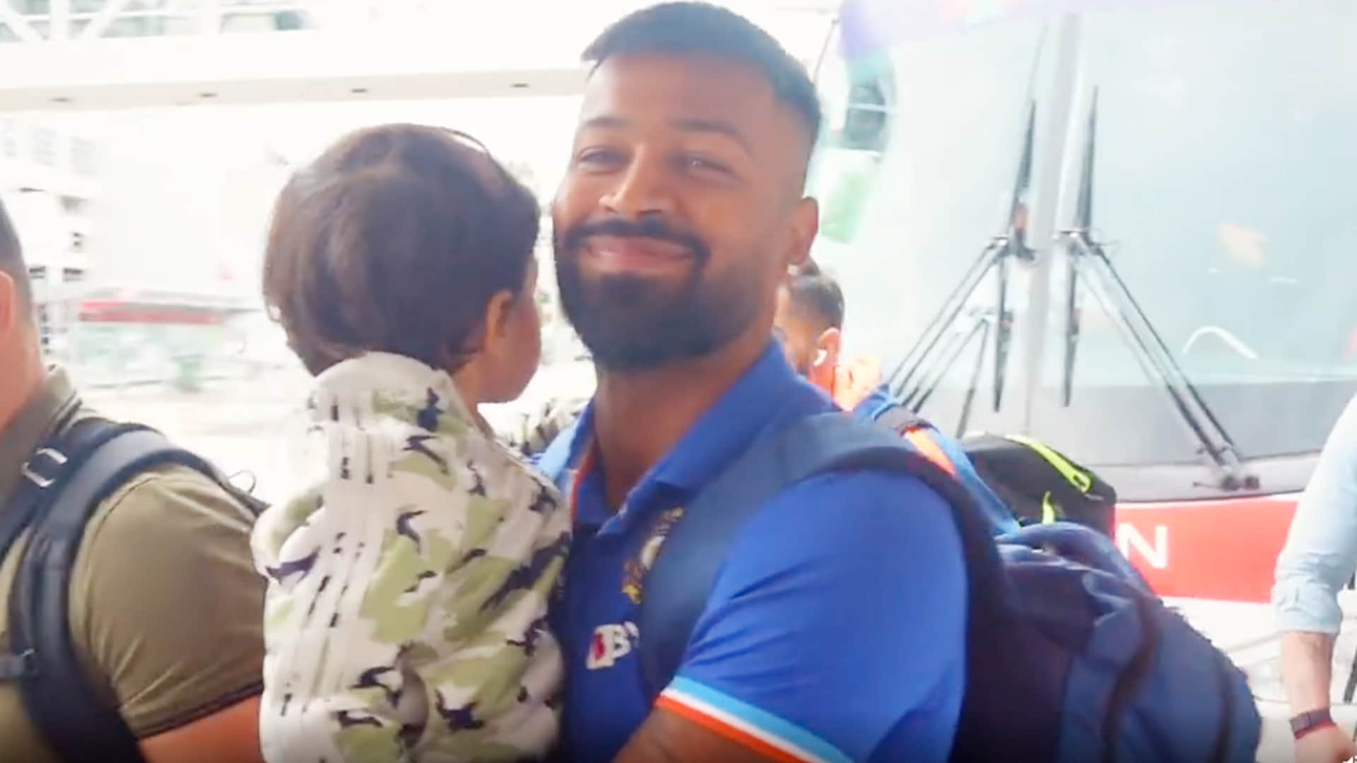 T20 WC 2022: Team India reached Sydney, Dinesh Karthik says Ashwin thank you, gets funny answer; Video