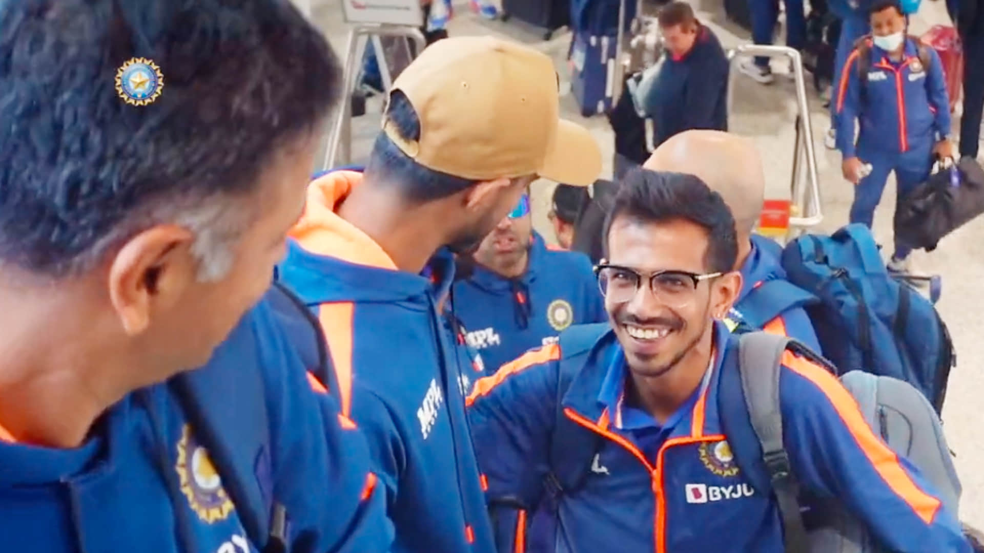 T20 WC 2022: Team India reached Sydney, Dinesh Karthik says Ashwin thank you, gets funny answer; Video