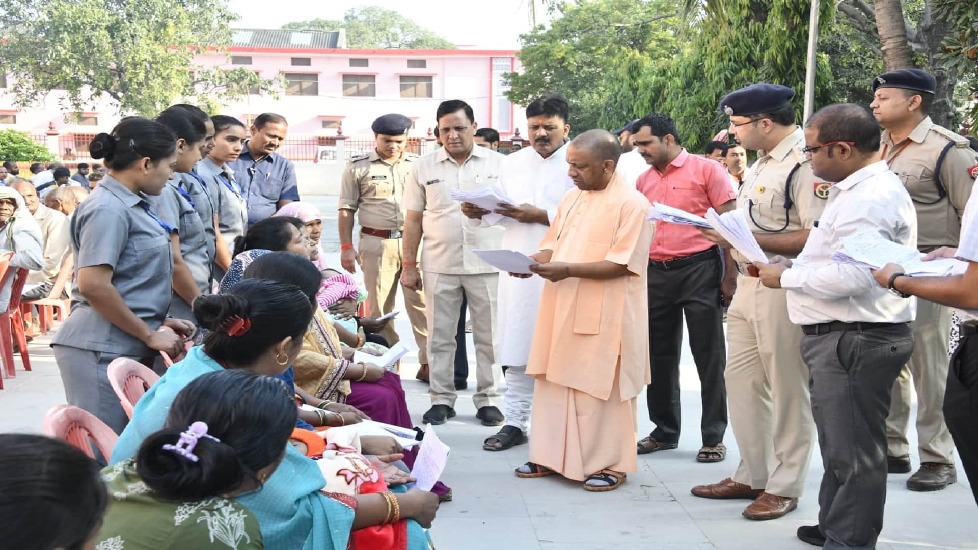 Chief Minister Yogi Adityanath listened to complaint in Janta Darbar