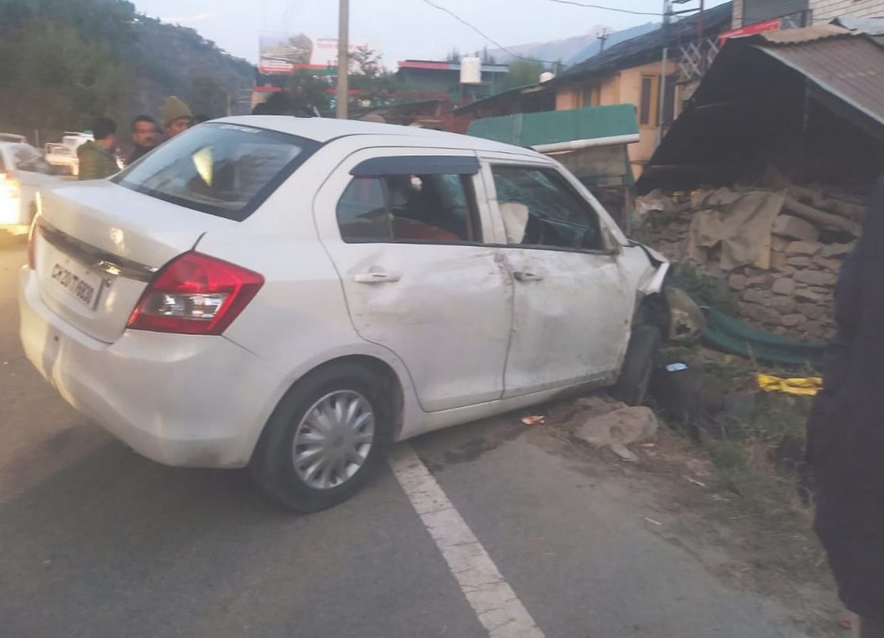 Two people including Manali Congress spokesperson died in road accidents