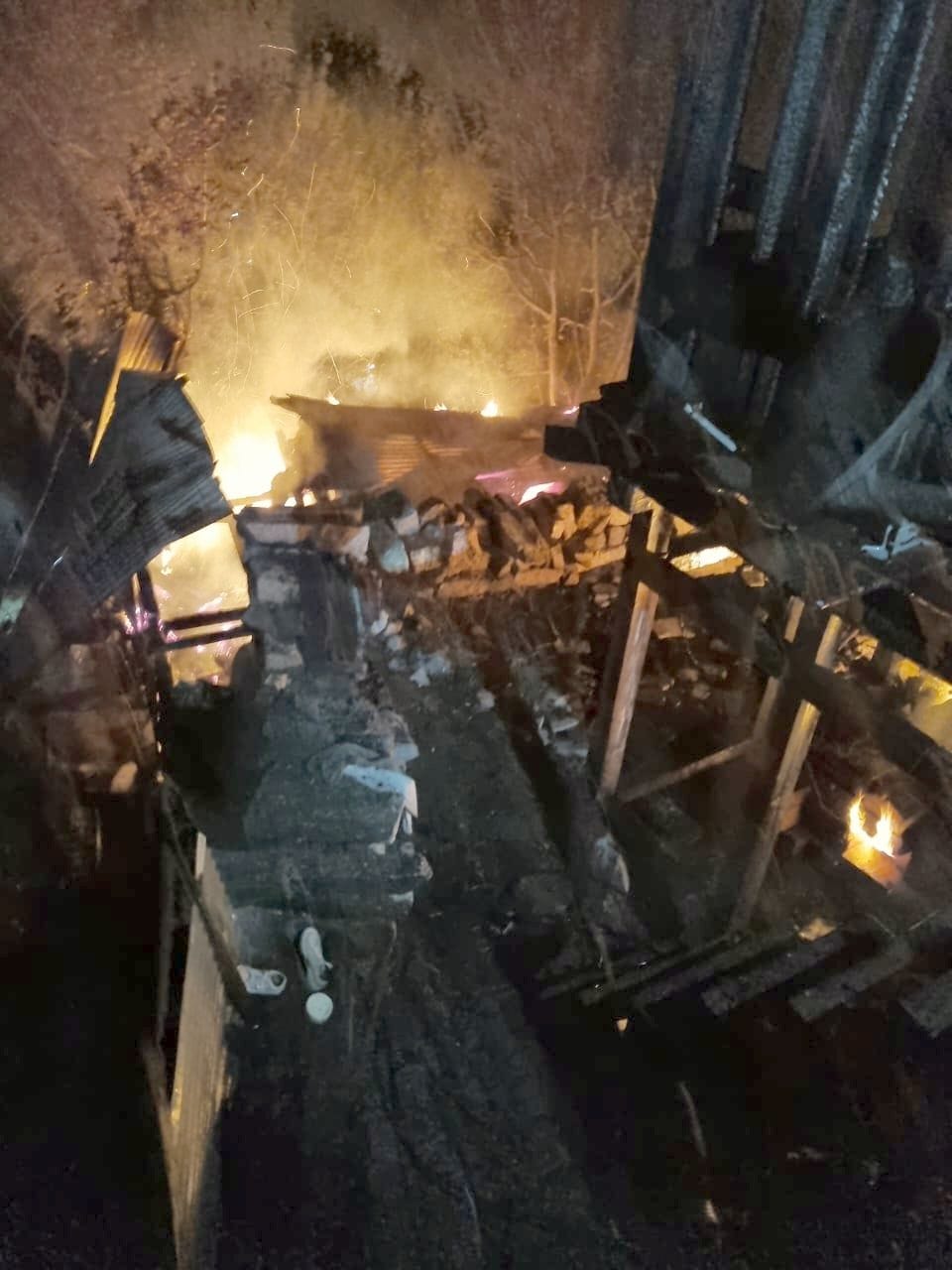 house and shop brunt in fire