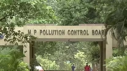 MP News: दीवाली की रात प्रदेश में दो गुना बढ़ा प्रदूषण, बड़े शहरों में दिल्ली जैसी जहरीली हुई हवा MP News: Pollution increased two times in the state on Diwali night, air in big cities became poisonous like D