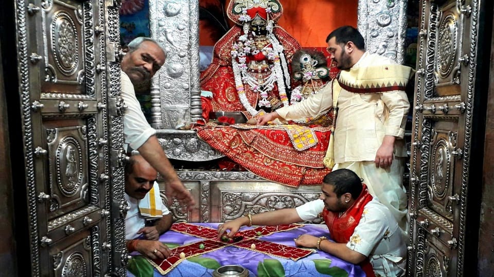 Shri Radhavallabh mandir thakur ji Play Chopad Diwali 2022