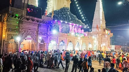 Giriraj Darshan huge crowd on Diwali in govardhan mathura