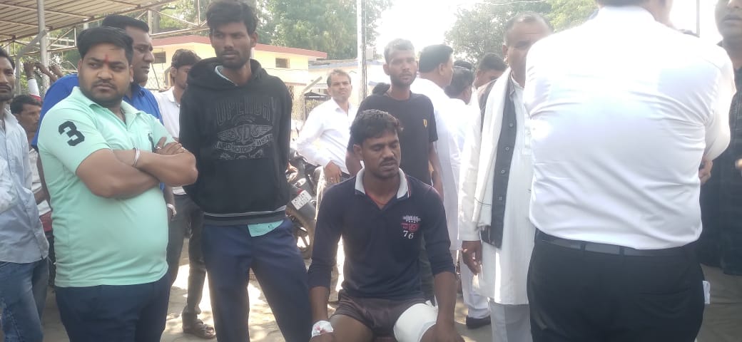 Triple Murder in MP People of Dalit society including the victim family demonstrated for the demand of justice