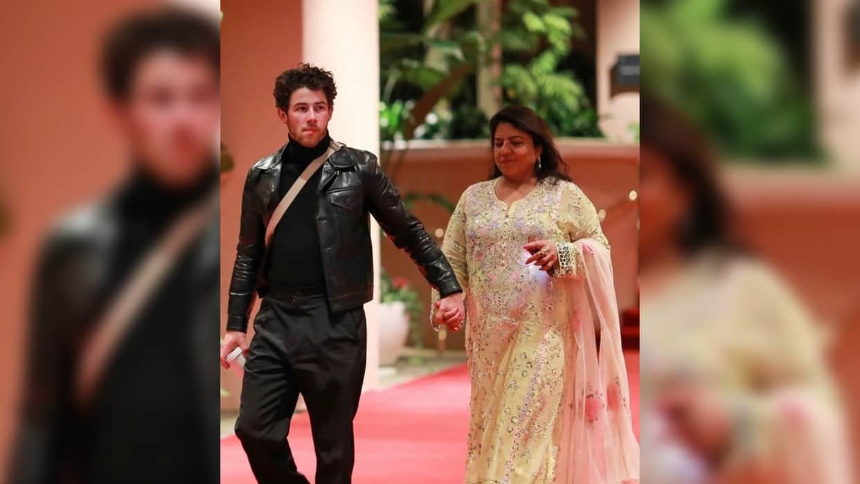 Nick Jonas Priyanka Chopra Madhu Chopra Photos goes Viral on Social Media