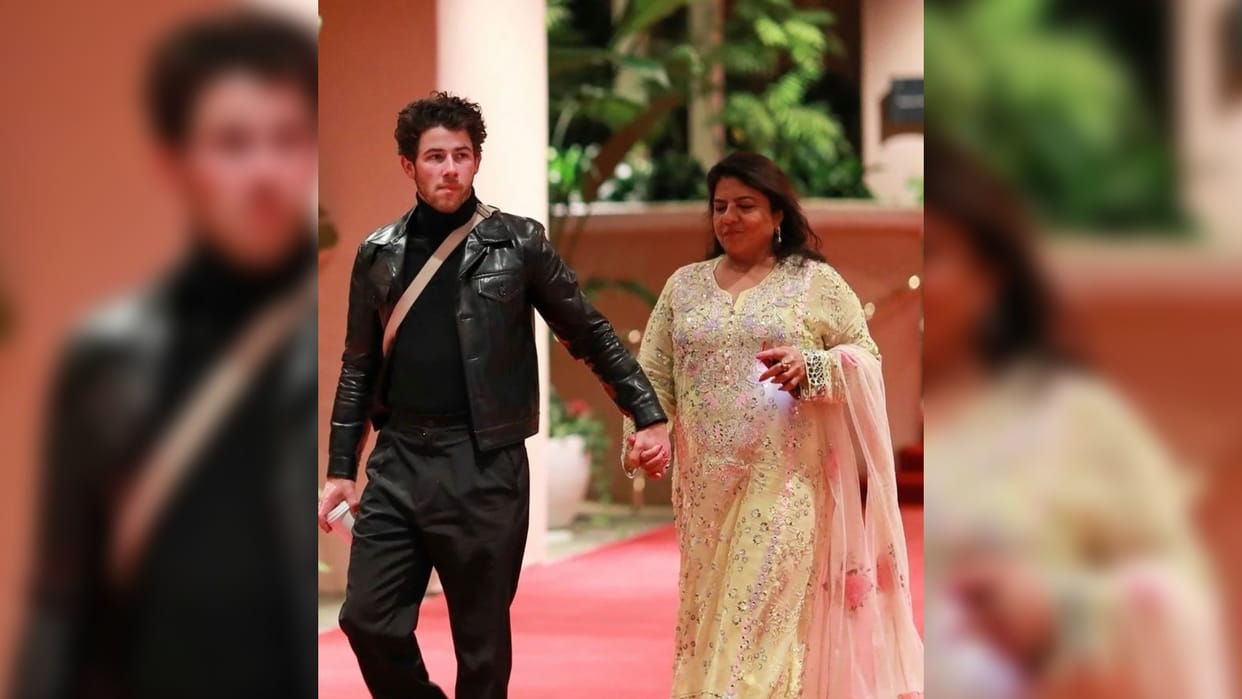 Nick Jonas Priyanka Chopra Madhu Chopra Photos goes Viral on Social Media