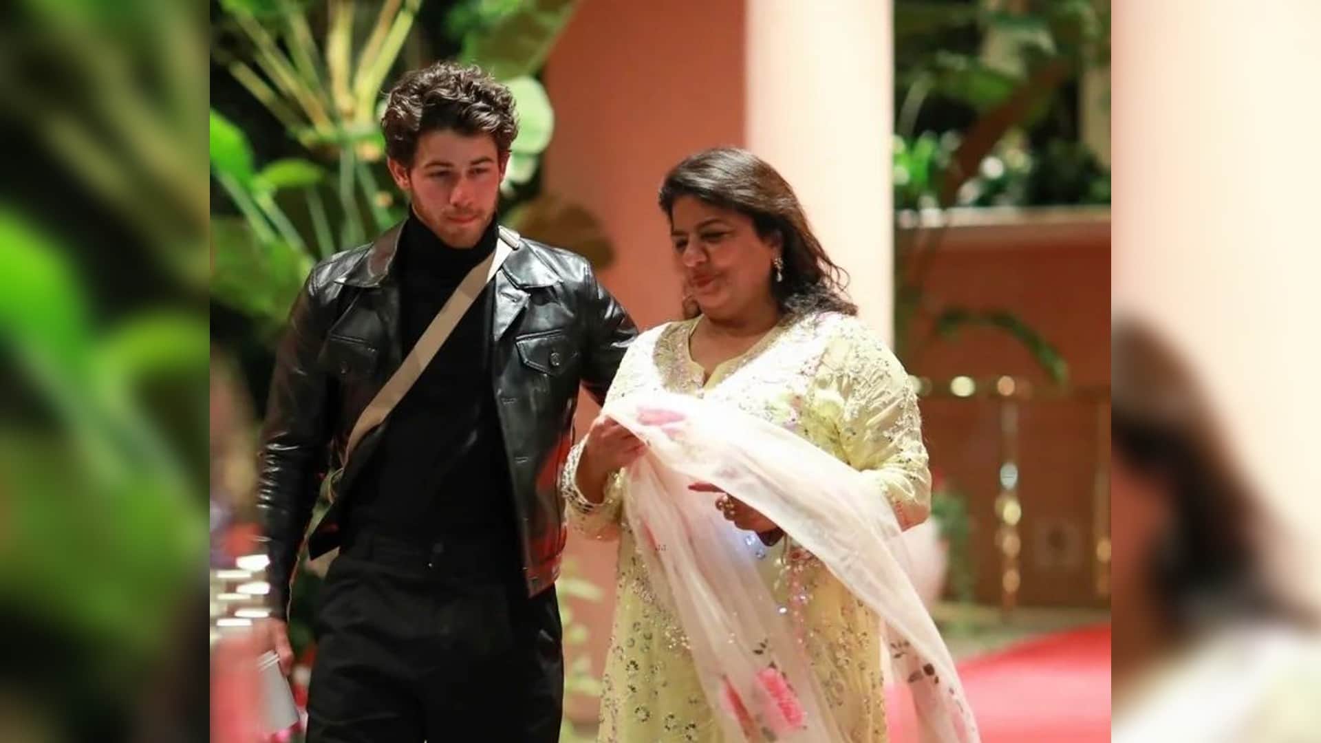 Nick Jonas Priyanka Chopra Madhu Chopra Photos goes Viral on Social Media