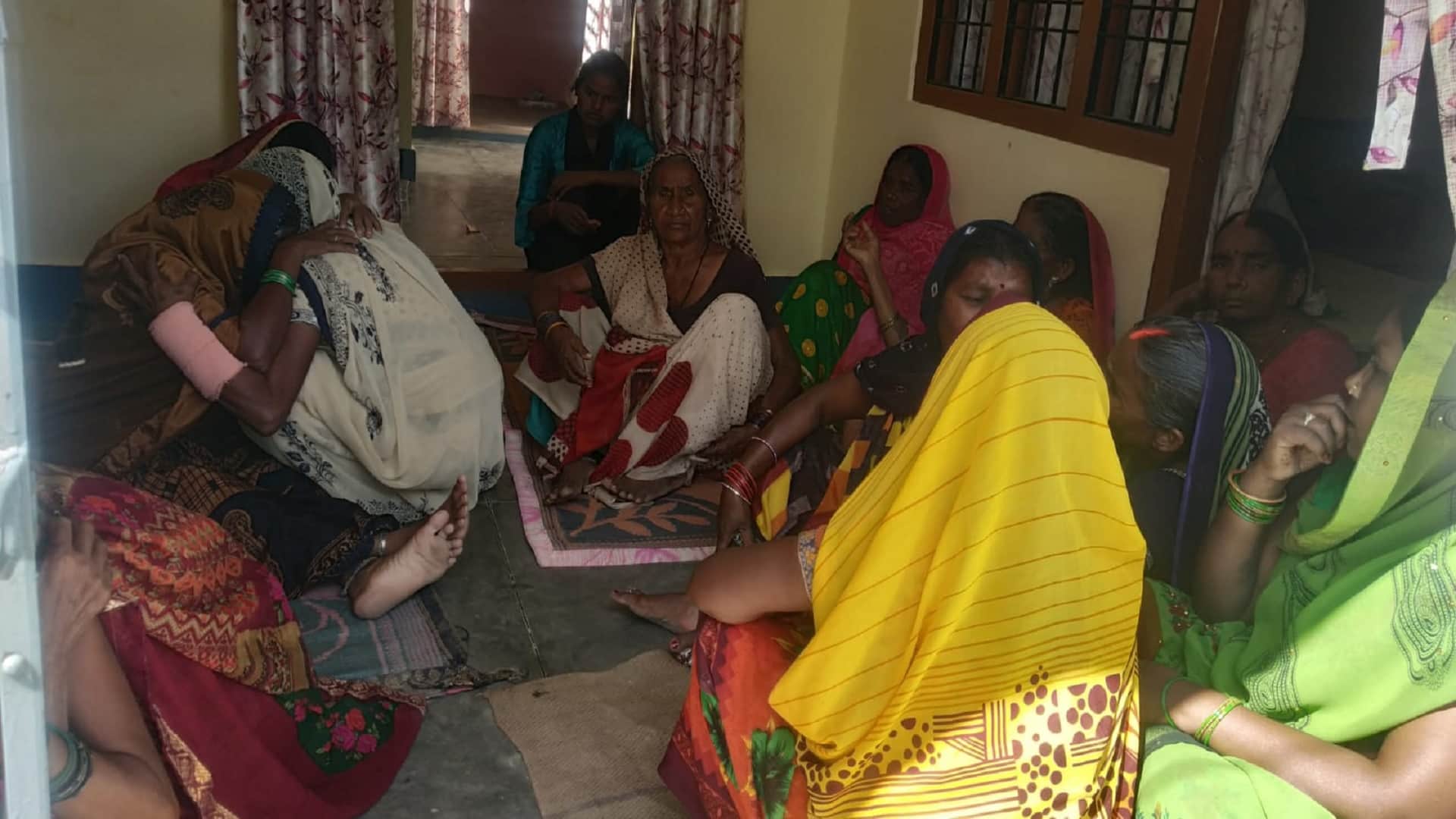 Basti Road Accident News JE Couple, son, daughter and mother died in a road accident in Basti