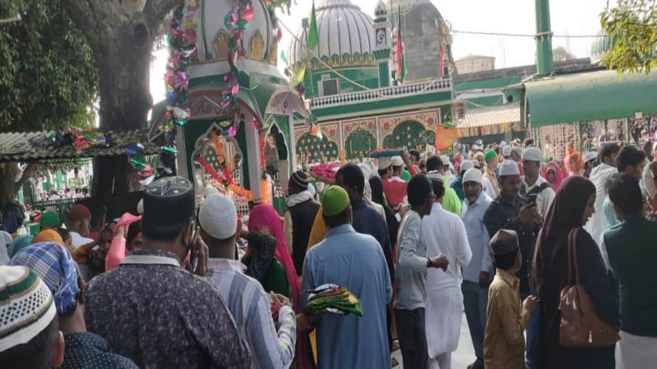 Diwali 2022: Heavy crowd of jairin in Piran Kaliyar for diwali celebration photos